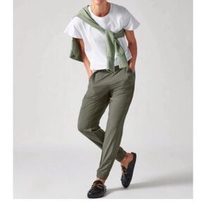 Athleta Brooklyn Jogger Olive green woman’s size 24 Plus Size Like new